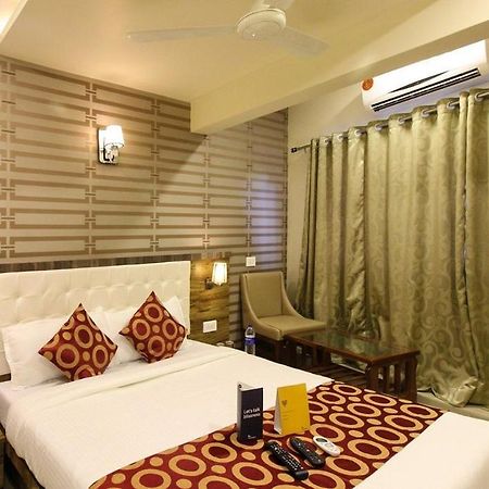 Hotel Western Court Boisar 外观 照片
