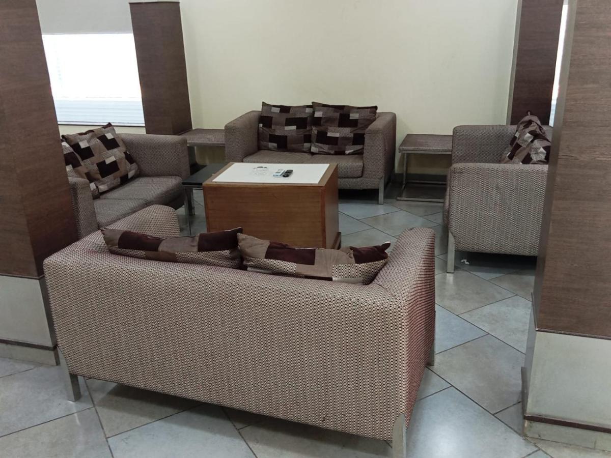 Hotel Western Court Boisar 外观 照片