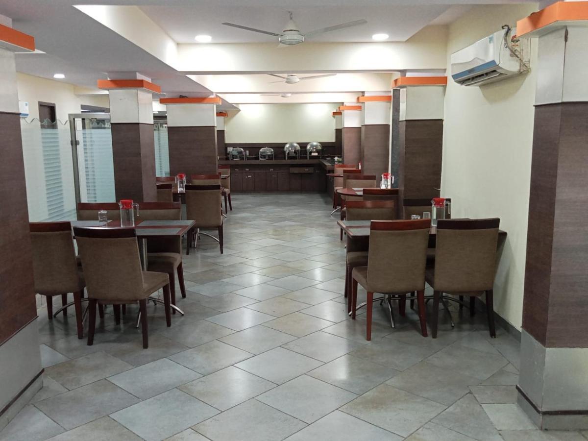 Hotel Western Court Boisar 外观 照片