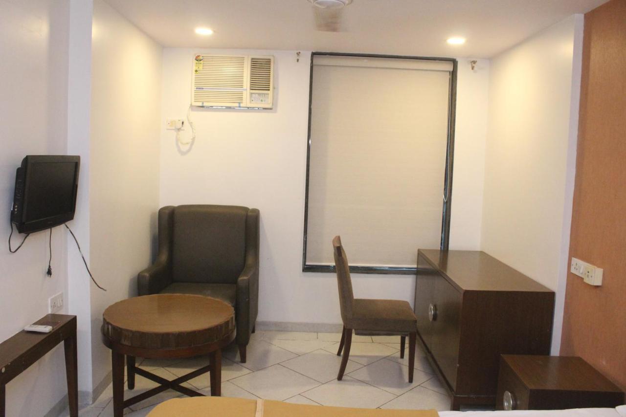 Hotel Western Court Boisar 外观 照片