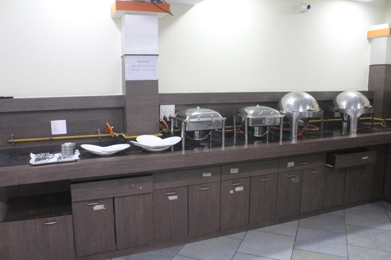 Hotel Western Court Boisar 外观 照片