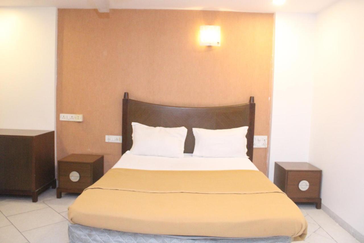 Hotel Western Court Boisar 外观 照片
