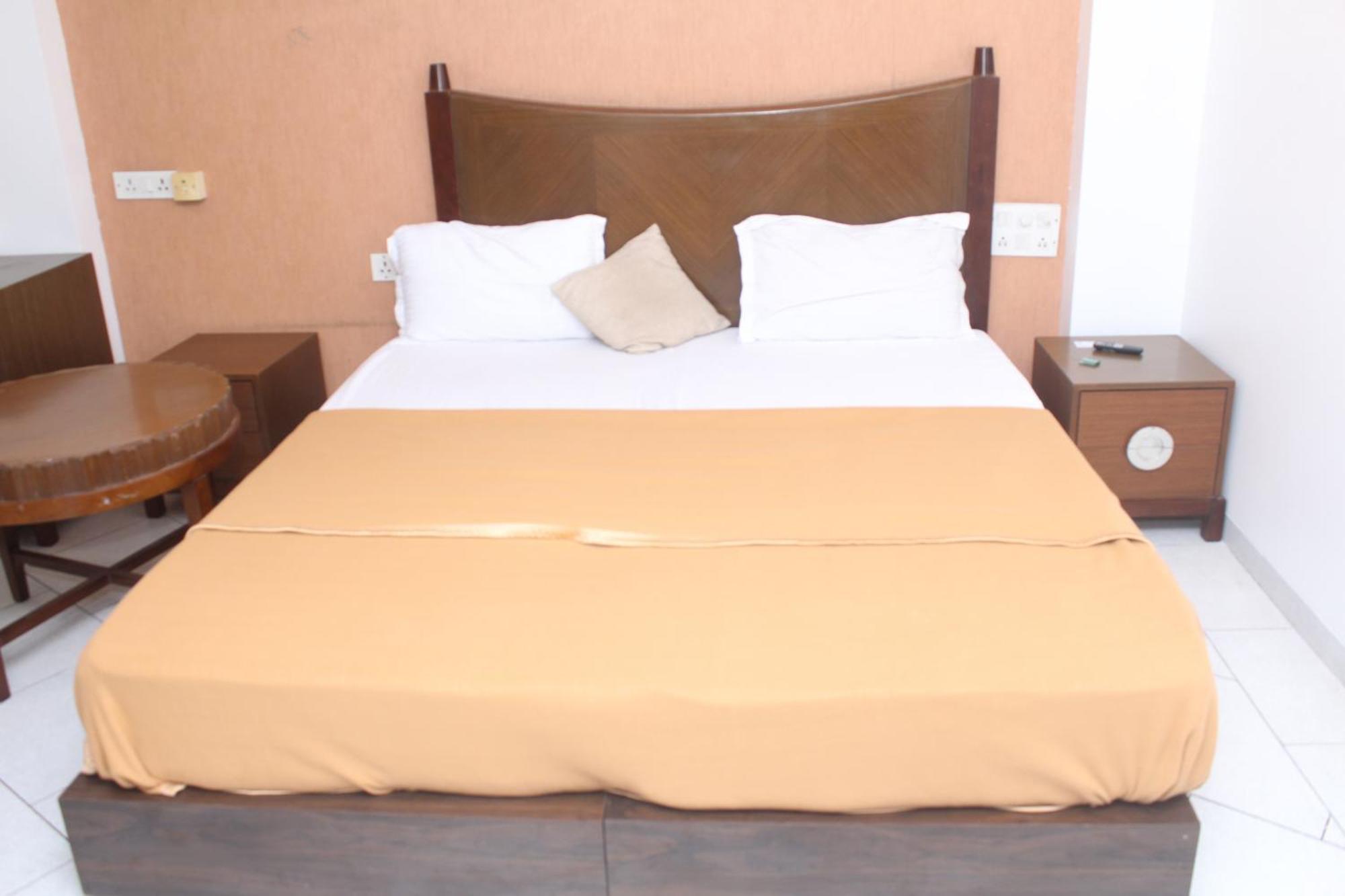 Hotel Western Court Boisar 外观 照片