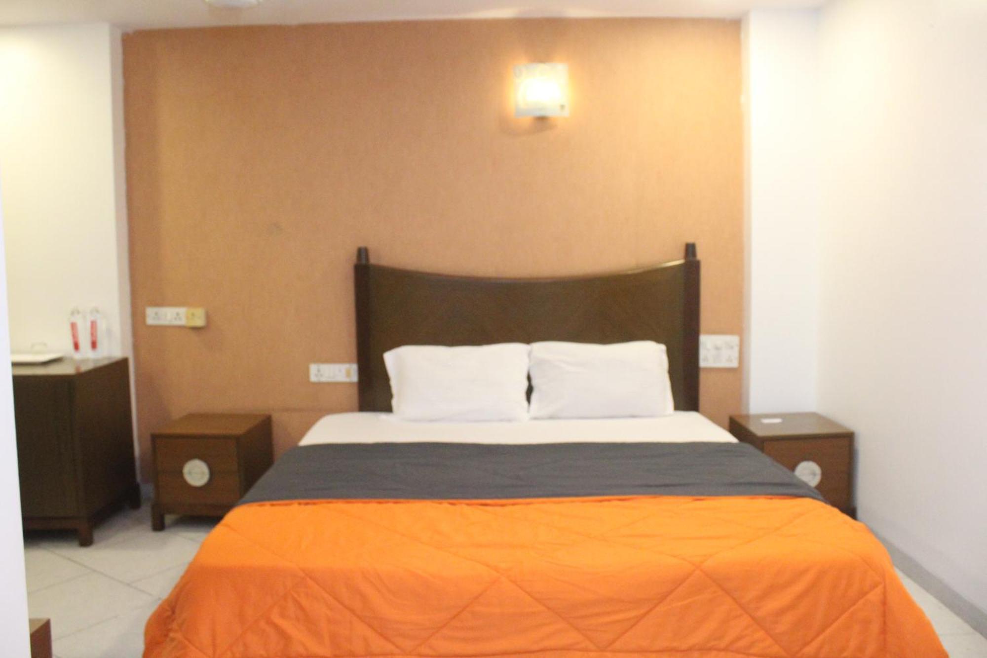 Hotel Western Court Boisar 外观 照片